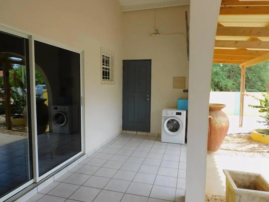 Caribbean Vibes / 2 Bedroom House With Big Terrace Kralendijk
